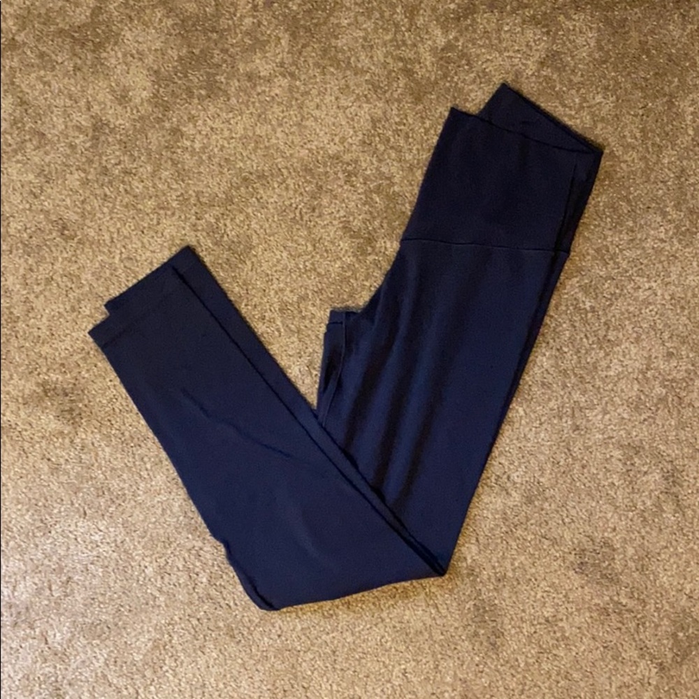 AE Offline leggings in navy blue. Size medium.